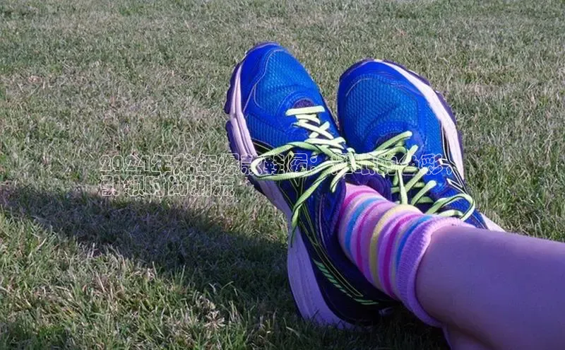 Bsports官网百度移动开放平台2024年龙年爆款鞋履：耀眼的色彩，
引领时尚潮流