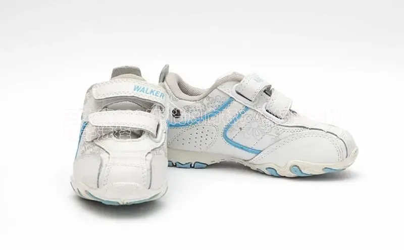 Bsports网页版登录入口彩讯股份王力宏2024时尚风向标：他标志性的
鞋子选择