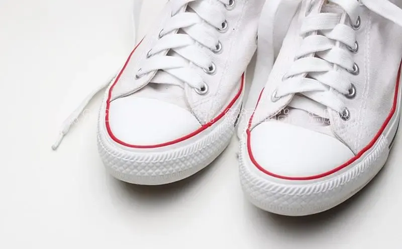 Bsport体育APP下载全站百度百聘斐乐 2024 冬季情侣鞋：舒适时尚，温暖相
伴