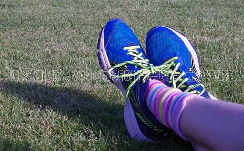 潮流引领：2025最新时尚春夏男士运动鞋